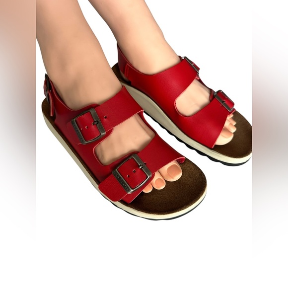 Fly Flot Shoes - Fly Flot Woman’s Vibrant Red Sandals/Slippers  Made in Italy US 7